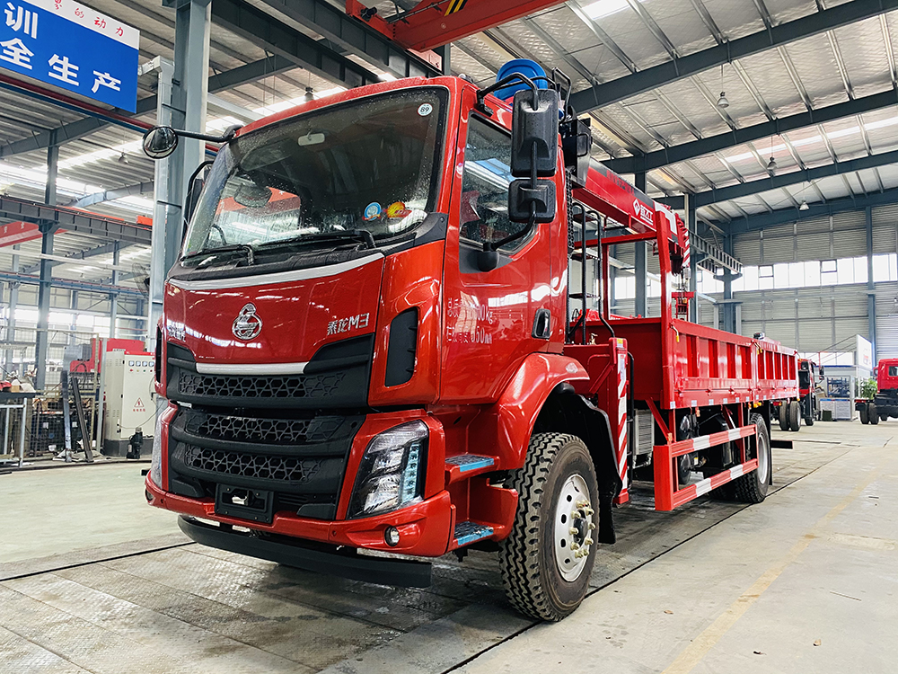 國(guó)六東風(fēng)柳汽乘龍單橋新飛工8噸四節(jié)直臂吊機(jī)隨車(chē)吊