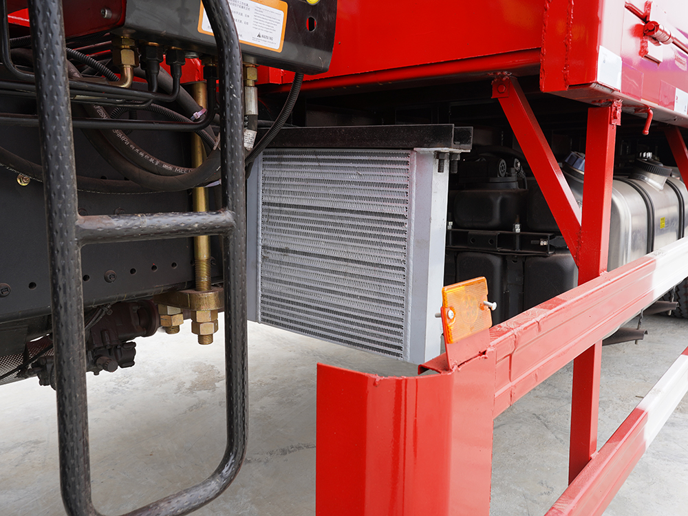 國(guó)六東風(fēng)華神F5后雙橋長(zhǎng)威12噸五節(jié)直臂吊機(jī)隨車吊