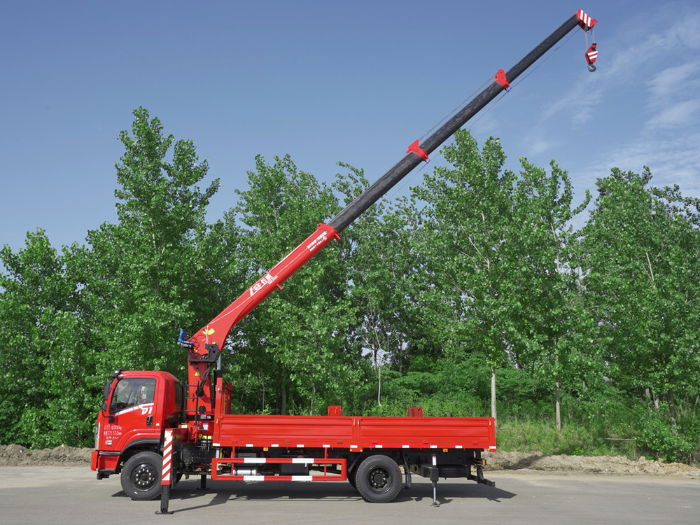 國六東風(fēng)暢行D1長(zhǎng)威8噸四節(jié)直臂吊機(jī)隨車吊